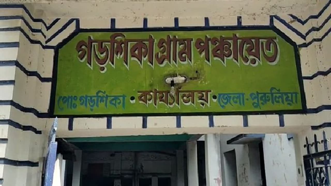 লকডাউনের সরকারি নির্দেশকে বুড়ো আঙুল, সারাদিন খোলা বিজেপি পরিচালিত পঞ্চায়েত অফিস