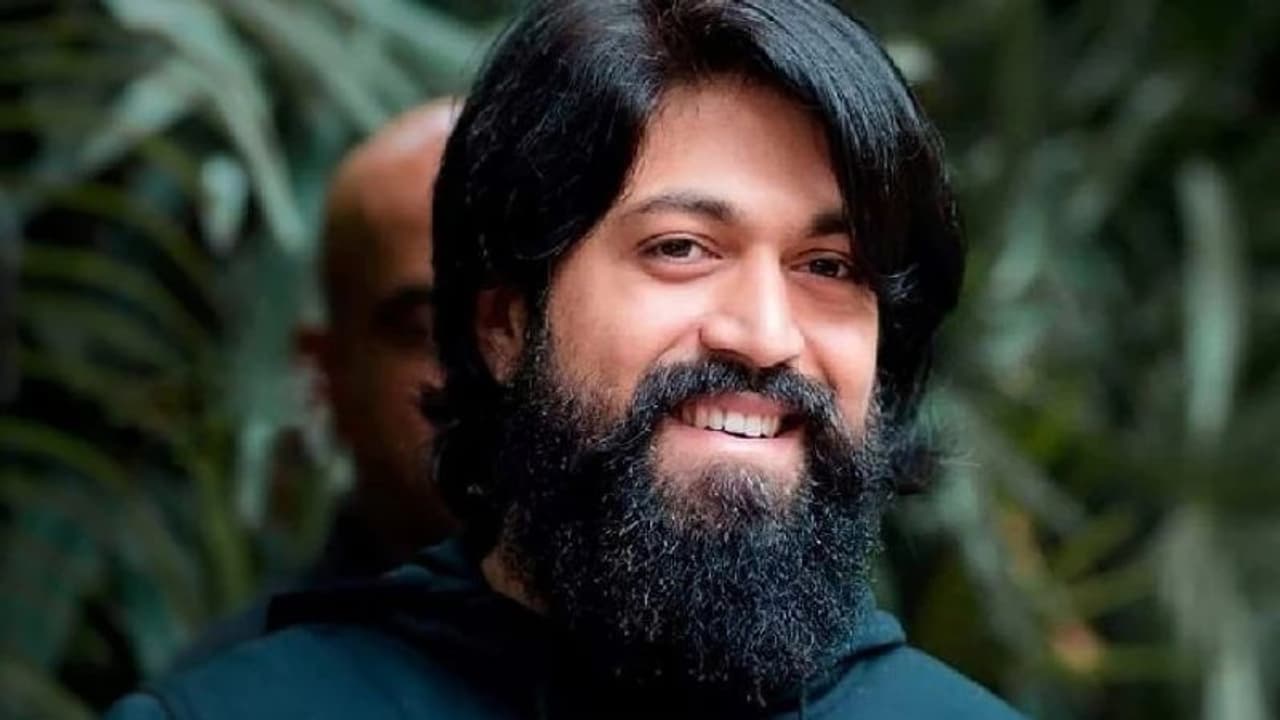 3000 சினிமா தொழிலாளர்களுக்கு 'ராக்கிங் ஸ்டார்' யஷ் செய்த மிகப்பெரிய உதவி..! குவியும் பாராட்டு..!