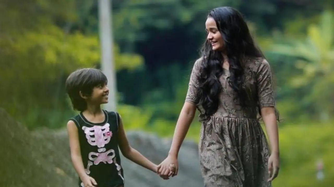 'മലയോരം വെയില്'; മീനാക്ഷിയുടെ 'അമീറാ', ടൈറ്റില് സോംഗ് 'മലയോരം വെയില്'; മീനാക്ഷിയുടെ 'അമീറാ', ടൈറ്റില് സോംഗ്