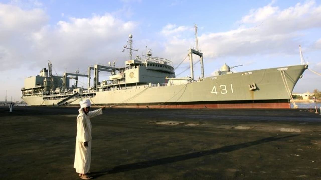 ഇറാൻ നാവികസേനയുടെ ഏറ്റവും വലിയ യുദ്ധക്കപ്പൽ നടുക്കടലിൽ തീപിടിച്ച് മുങ്ങി