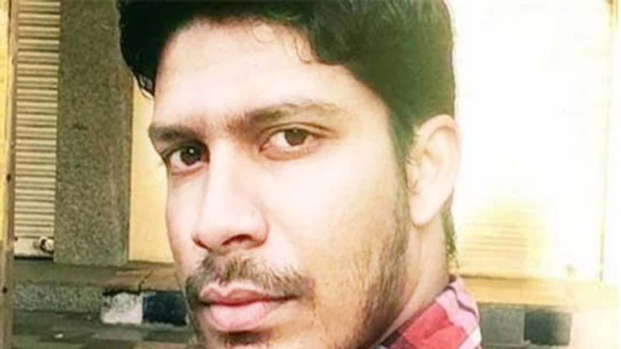 తల్లిదండ్రులను చూస్తానని అనుకోలేదు: పాక్ నుంచి విశాఖ చేరుకున్న టెక్కీ ప్రశాంత్ తల్లిదండ్రులను చూస్తానని అనుకోలేదు: పాక్ నుంచి విశాఖ చేరుకున్న టెక్కీ ప్రశాంత్