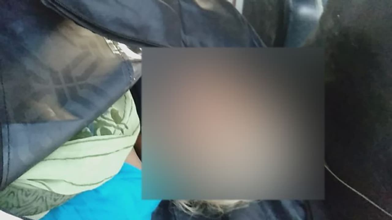 మార్చురీలో మహిళ మృతదేహం.. తన భార్యదేనంటూ అంత్యక్రియలు, ఆటోలో ఇంటికొచ్చిన సతీమణి మార్చురీలో మహిళ మృతదేహం.. తన భార్యదేనంటూ అంత్యక్రియలు, ఆటోలో ఇంటికొచ్చిన సతీమణి