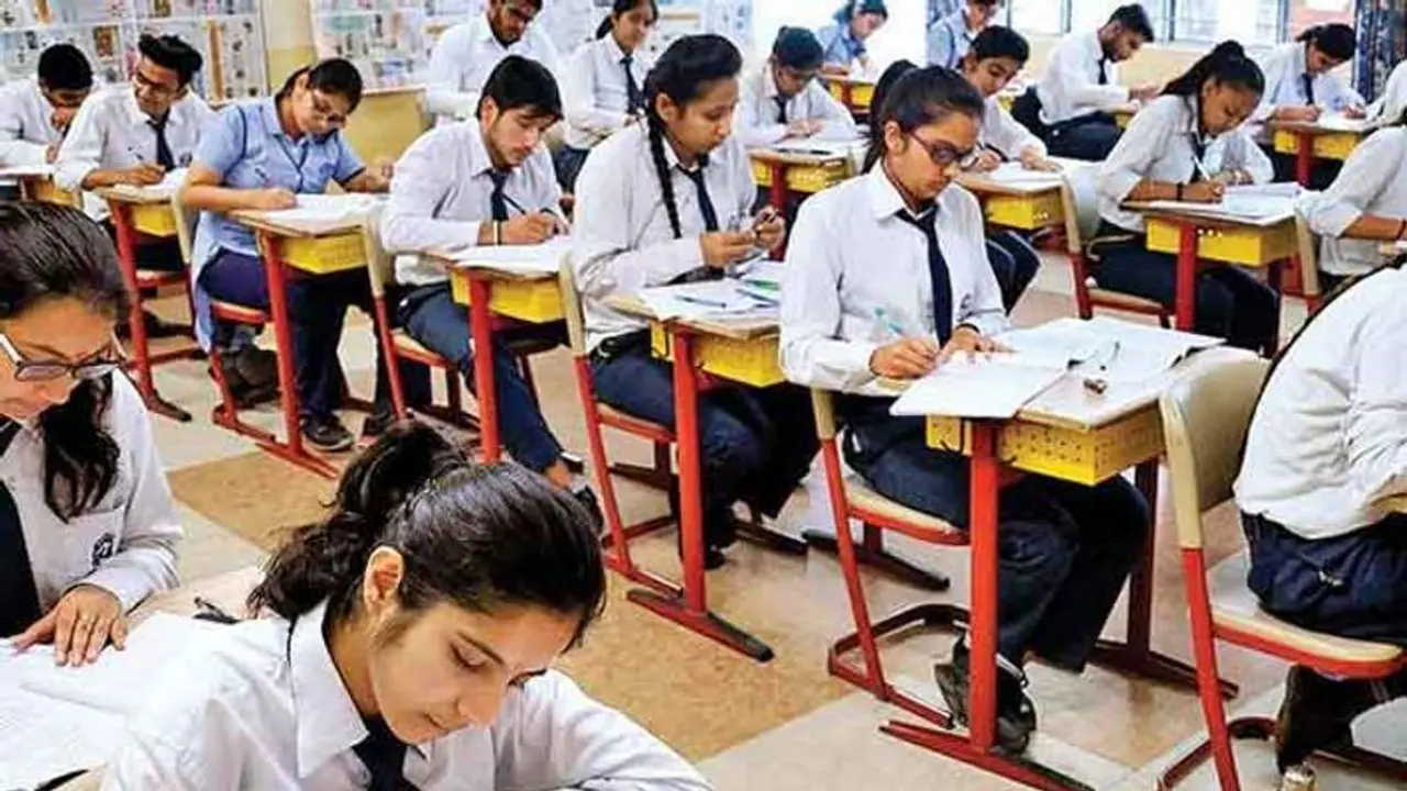 মাধ্যমিক উচ্চ মাধ্যমিক পরীক্ষা হওয়া উচিত কি না, সাধারণের কাছে জানতে চাইল সরকার