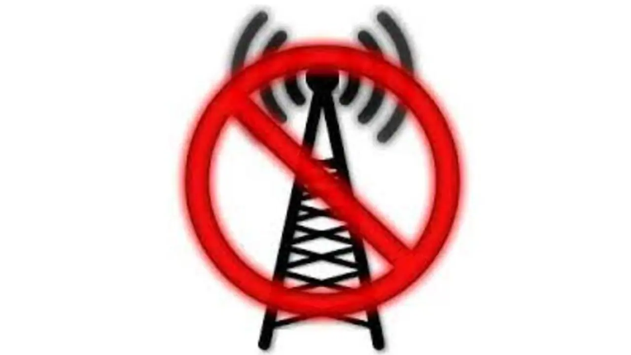 'സ്കൂൾ അവധി അറിയാതെ കുട്ടികൾ', മൂന്നാറിലെ എസ്റ്റേറ്റ് മേഖലയില് മഴ ശക്തമായാല് ടവറുകള് പരിതിക്ക് പുറത്ത് 'സ്കൂൾ അവധി അറിയാതെ കുട്ടികൾ', മൂന്നാറിലെ എസ്റ്റേറ്റ് മേഖലയില് മഴ ശക്തമായാല് ടവറുകള് പരിതിക്ക് പുറത്ത്