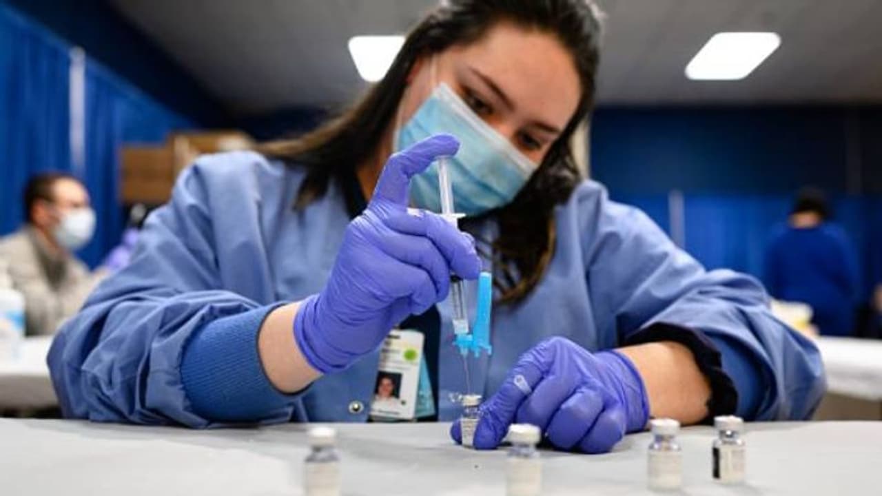 വാക്സിനെടുക്കുന്നവർക്ക് വൻതുകയും തോക്കുകളും സ്കോളർഷിപ്പും, വാഗ്ദാനങ്ങളുമായി വെസ്റ്റ് വിർജീനിയ വാക്സിനെടുക്കുന്നവർക്ക് വൻതുകയും തോക്കുകളും സ്കോളർഷിപ്പും, വാഗ്ദാനങ്ങളുമായി വെസ്റ്റ് വിർജീനിയ