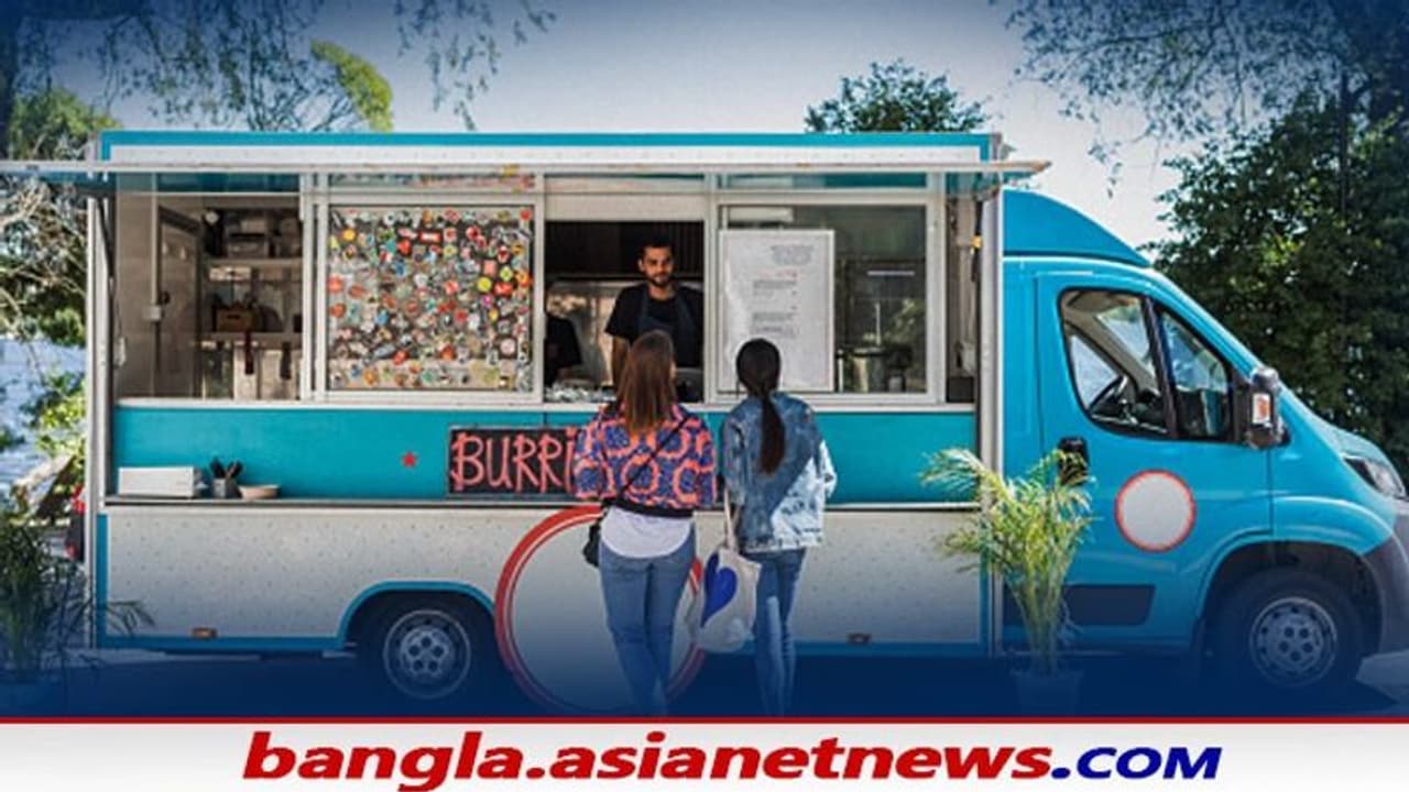 বাসের মধ্যেই তৈরি ভ্রাম্যমাণ রেস্তরাঁ, এক ছাদের তলায় তন্দুর চাইনিজ ও বাঙালি খাবার বাসের মধ্যেই তৈরি ভ্রাম্যমাণ রেস্তরাঁ, এক ছাদের তলায় তন্দুর চাইনিজ ও বাঙালি খাবার