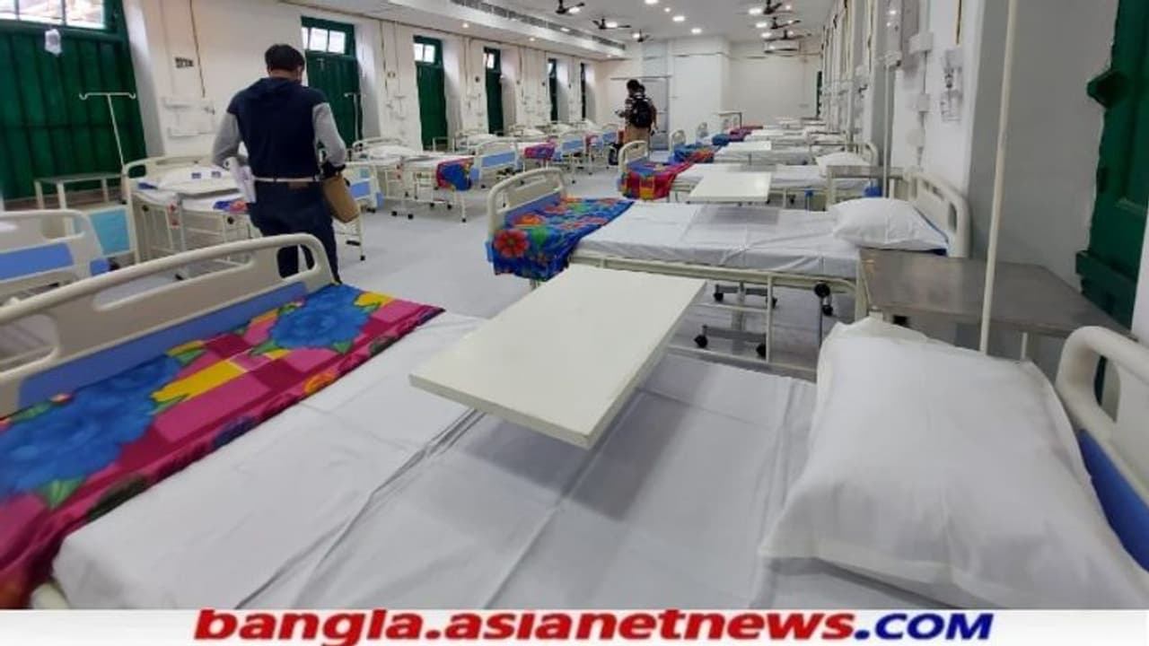 নেই ছাত্র ছাত্রীর কলবর, শহরের স্কুলের বন্ধ ক্লাসরুমেই এবার আস্ত 'কোভিড কেয়ার ইউনিট' নেই ছাত্র ছাত্রীর কলবর, শহরের স্কুলের বন্ধ ক্লাসরুমেই এবার আস্ত 'কোভিড কেয়ার ইউনিট'