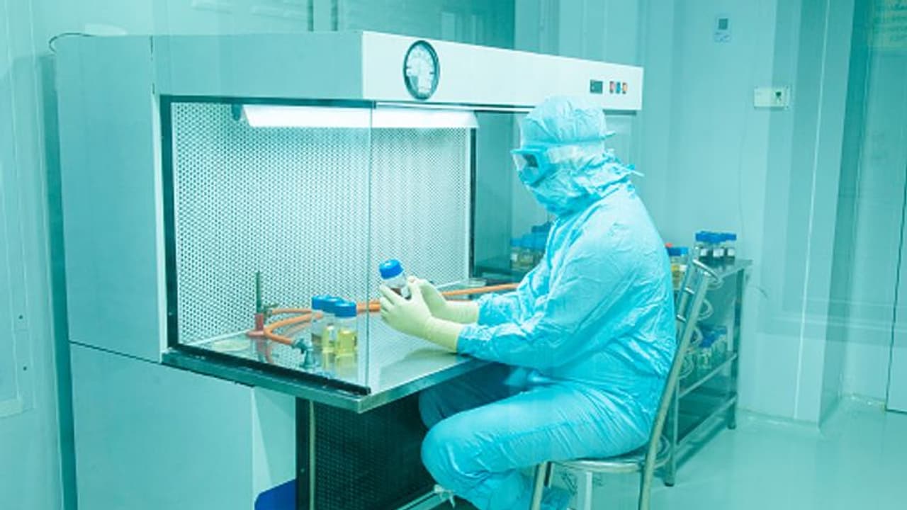 ৩২ বার ভাইরাসের চরিত্র বদল, ২১৬ দিন পর করোনামুক্ত এইচআইভি পজিটিভ মহিলা