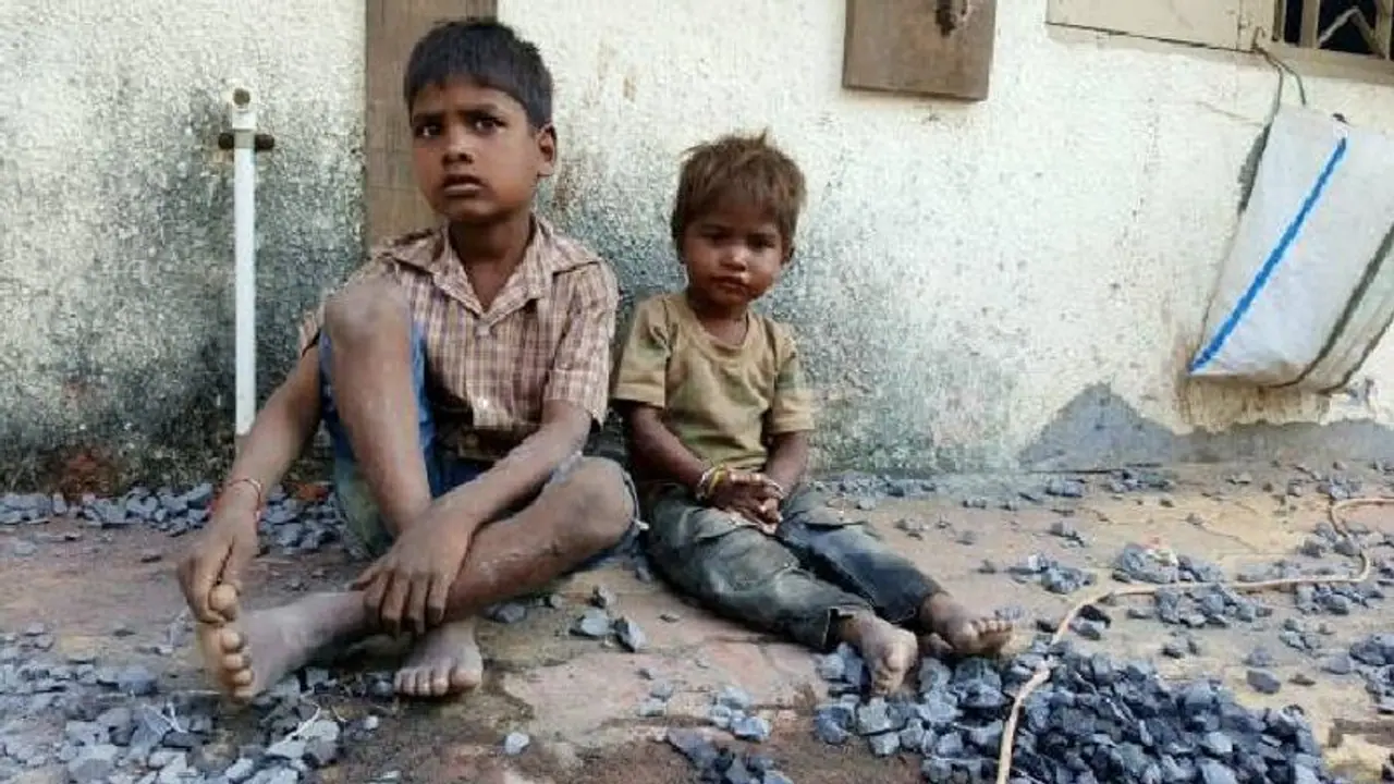 করোনার কোপ ভাতের থালায়, বন্ধ অঙ্গনওয়াড়ি কেন্দ্র, না খেয়ে দিন কাটছে হাজার হাজার শিশুর করোনার কোপ ভাতের থালায়, বন্ধ অঙ্গনওয়াড়ি কেন্দ্র, না খেয়ে দিন কাটছে হাজার হাজার শিশুর