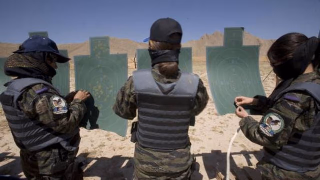 മുതിർന്ന ഉദ്യോഗസ്ഥരും സഹപ്രവർത്തകരും പീഡിപ്പിക്കുന്നു, നീതികിട്ടാതെ അഫ്ഗാനിലെ വനിതാ പൊലീസുകാര് മുതിർന്ന ഉദ്യോഗസ്ഥരും സഹപ്രവർത്തകരും പീഡിപ്പിക്കുന്നു, നീതികിട്ടാതെ അഫ്ഗാനിലെ വനിതാ പൊലീസുകാര്