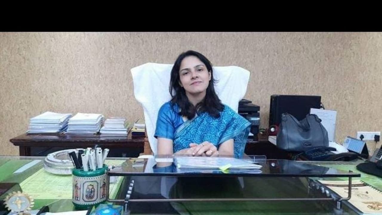 ಒಂದು ತಿಂಗಳಲ್ಲಿ ಕೊರೋನಾ ನಿಯಂತ್ರಣಕ್ಕೆ: ಇದು IAS ಅಧಿಕಾರಿ ಯಶೋಗಾಥೆ! ಒಂದು ತಿಂಗಳಲ್ಲಿ ಕೊರೋನಾ ನಿಯಂತ್ರಣಕ್ಕೆ: ಇದು IAS ಅಧಿಕಾರಿ ಯಶೋಗಾಥೆ!