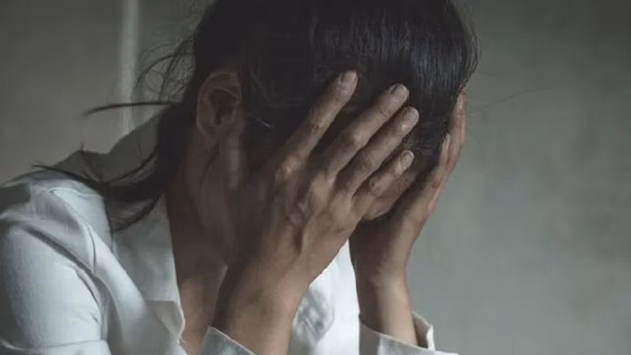 সিরিয়াল সিনেমায় কাজ দেওয়ার নামে কুপ্রস্তাব, নগ্ন ছবি ভাইরাল করার হুমকি অভিনেত্রীকে সিরিয়াল সিনেমায় কাজ দেওয়ার নামে কুপ্রস্তাব, নগ্ন ছবি ভাইরাল করার হুমকি অভিনেত্রীকে