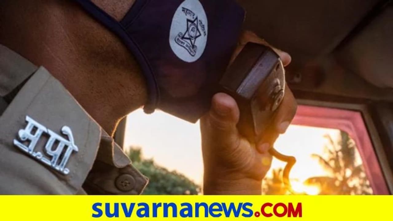 ನಕಲಿ ಬಾಂಬ್ ಜೊತೆ ಬ್ಯಾಂಕಿಗೆ ಎಂಟ್ರಿ, ಮೆಡಿಕಲ್ ಬಿಲ್ ಪಾವತಿಗೆ 55 ಲಕ್ಷಕ್ಕೆ ಬೇಡಿಕೆ! ನಕಲಿ ಬಾಂಬ್ ಜೊತೆ ಬ್ಯಾಂಕಿಗೆ ಎಂಟ್ರಿ, ಮೆಡಿಕಲ್ ಬಿಲ್ ಪಾವತಿಗೆ 55 ಲಕ್ಷಕ್ಕೆ ಬೇಡಿಕೆ!