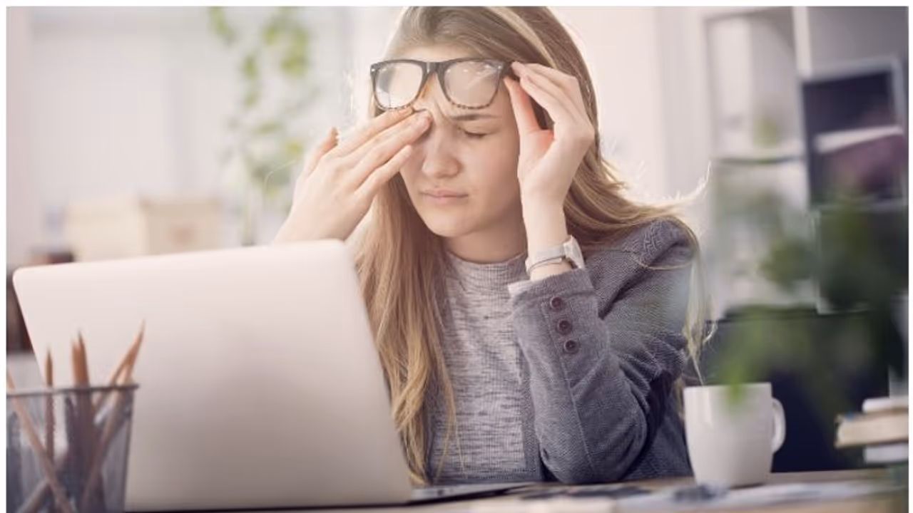 വർക്ക് ഫ്രം ഹോം; കണ്ണുകളെ സംരക്ഷിക്കാൻ ചെയ്യേണ്ടത്... വർക്ക് ഫ്രം ഹോം; കണ്ണുകളെ സംരക്ഷിക്കാൻ ചെയ്യേണ്ടത്...