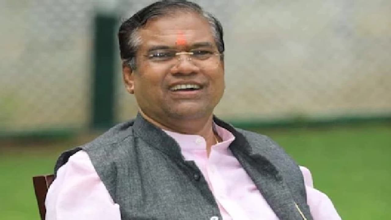 केंद्रीय मंत्री का बड़ा बयान, बोले 'कोरोना काल में शराब बड़ा टॉनिक है, इसलिए लोग इसे पीते'