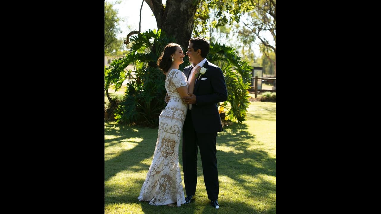 করোনা আবহে, অস্ট্রেলিয়ায় ঘনিষ্ঠদের উপস্থিতিতে বিয়ে সারলেন ইভিলিন শর্মা করোনা আবহে, অস্ট্রেলিয়ায় ঘনিষ্ঠদের উপস্থিতিতে বিয়ে সারলেন ইভিলিন শর্মা