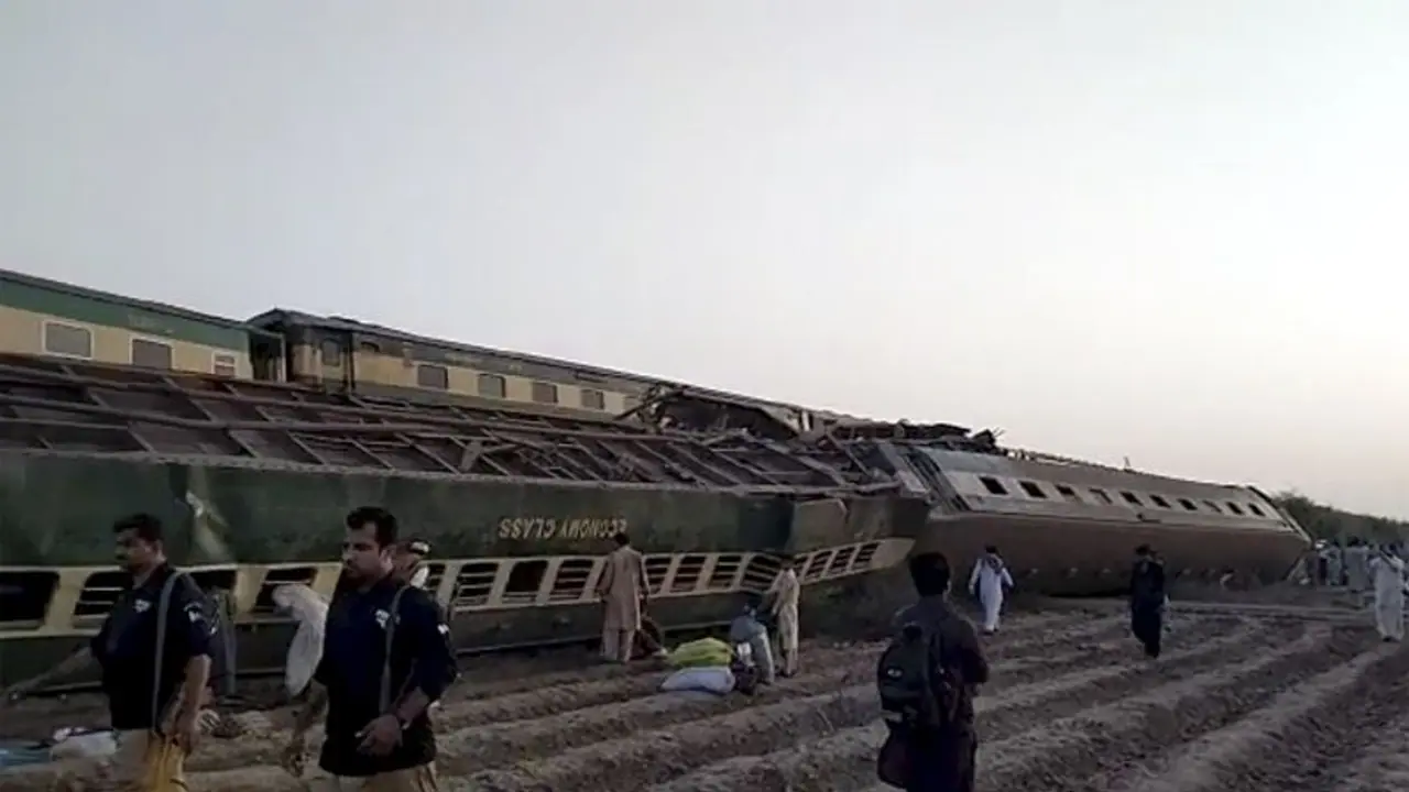 Pakistan: 30 killed as two express trains collide, at least 15 trapped Pakistan: 30 killed as two express trains collide, at least 15 trapped