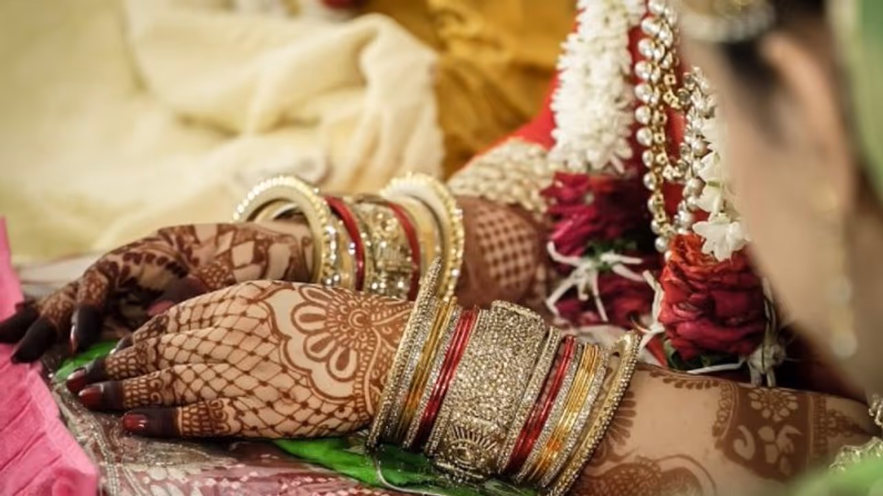 വരന് കണ്ണടയില്ലാതെ പത്രം വായിക്കാനായില്ല; വിവാഹദിവസം ബന്ധം വേണ്ടെന്ന് വച്ച് വധു