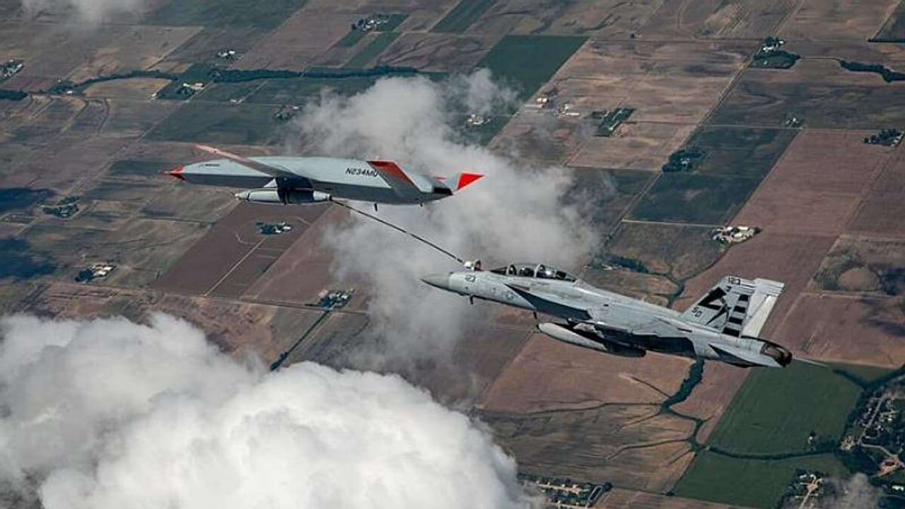 US Navy refuelled a F/A 18 Super Hornet using an unmanned MQ 25 Stingray US Navy refuelled a F/A 18 Super Hornet using an unmanned MQ 25 Stingray