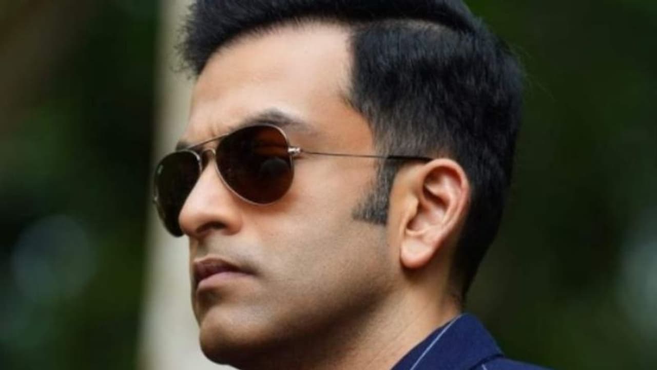 പൃഥ്വിരാജിന്റെ പേരില് ക്ലബ് ഹൗസില് വ്യാജ അക്കൗണ്ടുണ്ടാക്കിയത് തെറ്റെന്ന് സൂരജ്, മറുപടിയുമായി പൃഥ്വി പൃഥ്വിരാജിന്റെ പേരില് ക്ലബ് ഹൗസില് വ്യാജ അക്കൗണ്ടുണ്ടാക്കിയത് തെറ്റെന്ന് സൂരജ്, മറുപടിയുമായി പൃഥ്വി