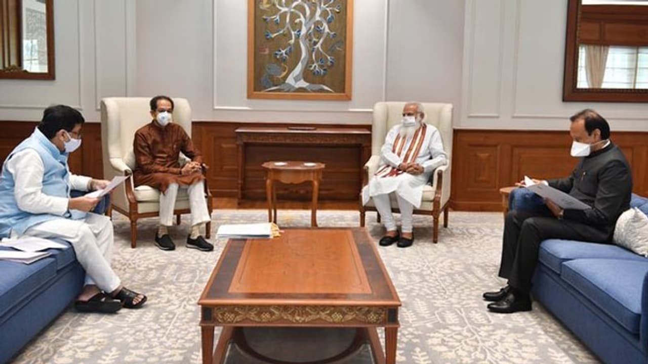 मोदी से रिश्ते पर उठे सवाल, तो ठसक से बोले ठाकरे 'मैं कोई नवाज शरीफ से मिलने नहीं गया था' मोदी से रिश्ते पर उठे सवाल, तो ठसक से बोले ठाकरे 'मैं कोई नवाज शरीफ से मिलने नहीं गया था'