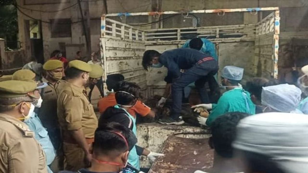 कानपुर में बड़ा हादसाः एसी बस और टैंपों की भिड़ंत से 17 लोगों की मौत, 30 घायल, PM ने जताया शोक