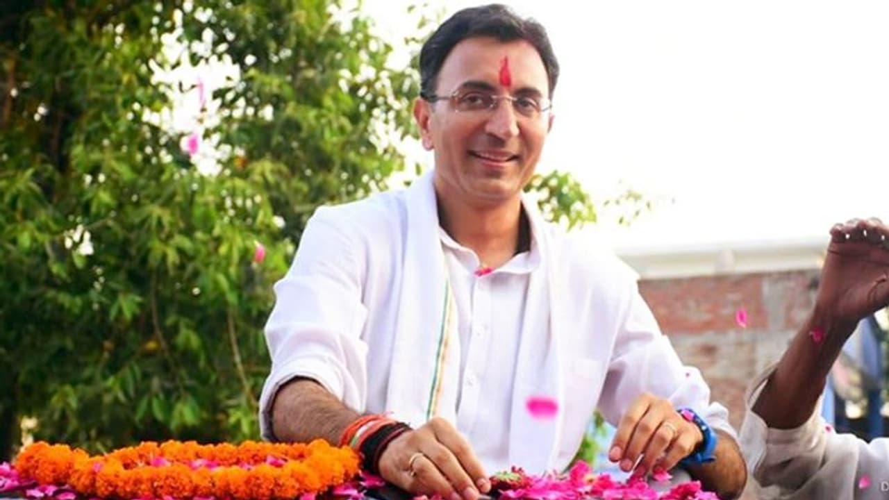 యూపీ ఎన్నికలు: బ్రాహ్మణులే టార్గెట్, బీజేపీ వ్యూహం.. జీతిన్ ప్రసాదకు మంత్రి పదవి..? యూపీ ఎన్నికలు: బ్రాహ్మణులే టార్గెట్, బీజేపీ వ్యూహం.. జీతిన్ ప్రసాదకు మంత్రి పదవి..?