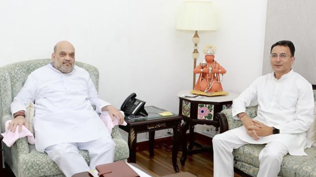 BJP में जाने पर कांग्रेस ने जितिन प्रसाद को बताया कूड़ा; यूजर्स बोले इतने खराब थे, तो पार्टी में क्यों रखा