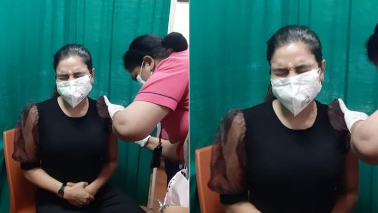 'എക്സ്‌പ്രഷൻ ഇട്ടതല്ല, ഇഞ്ചക്ഷൻ പൊതുവെ പേടിയാ'; വാക്സീൻ സ്വീകരിച്ച് റിമി