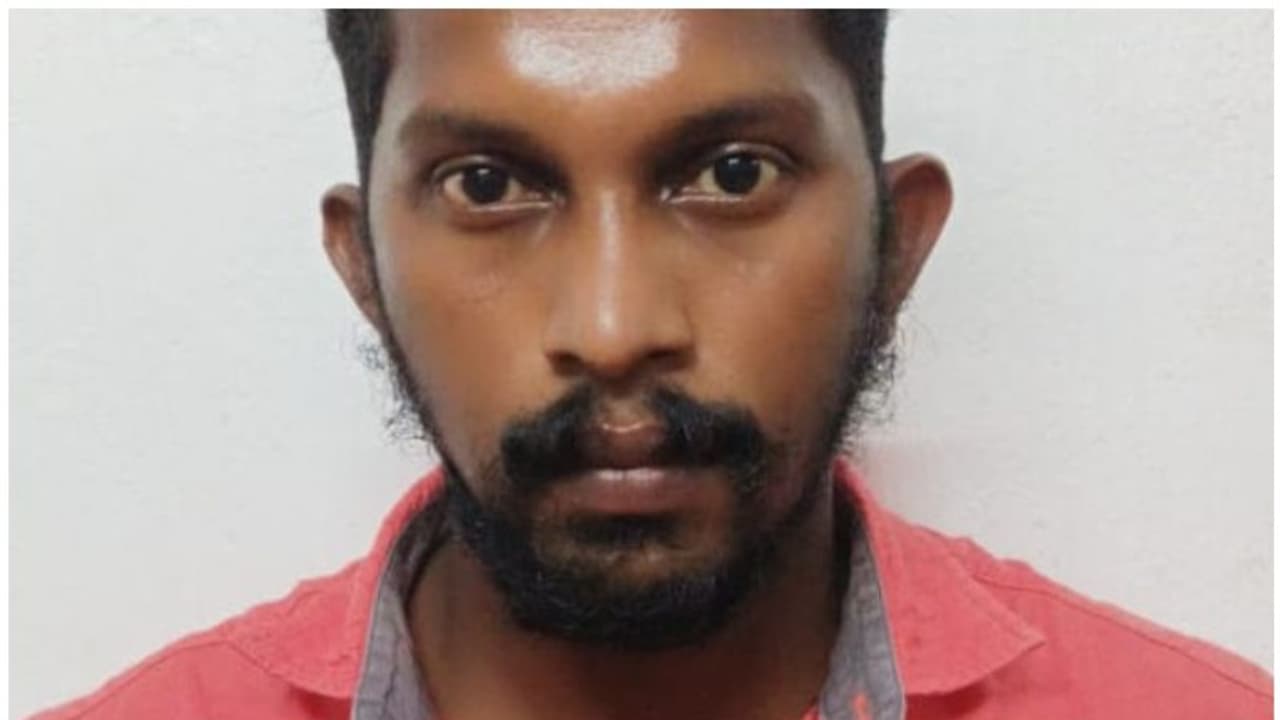 സന്നദ്ധ പ്രവർത്തകർക്ക് വാറ്റ് നൽകിയ സംഘത്തിലെ ഒരാള്കൂടി പിടിയില്; മുഖ്യപ്രതി ഒളിവില് സന്നദ്ധ പ്രവർത്തകർക്ക് വാറ്റ് നൽകിയ സംഘത്തിലെ ഒരാള്കൂടി പിടിയില്; മുഖ്യപ്രതി ഒളിവില്