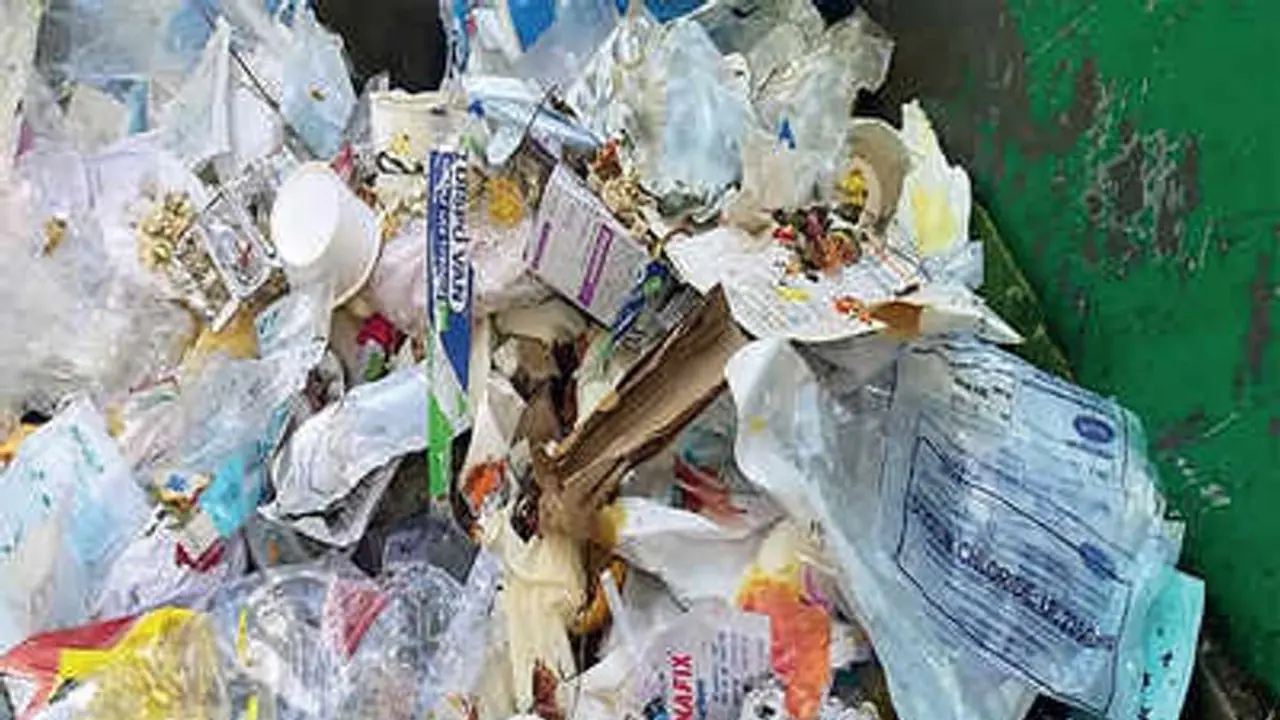 WHO: 87,000 టన్నుల PPE కిట్ల వ్యర్థాలు.. వైద్య వ్యర్థాలను నిర్వహణ పెను సవాలు WHO: 87,000 టన్నుల PPE కిట్ల వ్యర్థాలు.. వైద్య వ్యర్థాలను నిర్వహణ పెను సవాలు