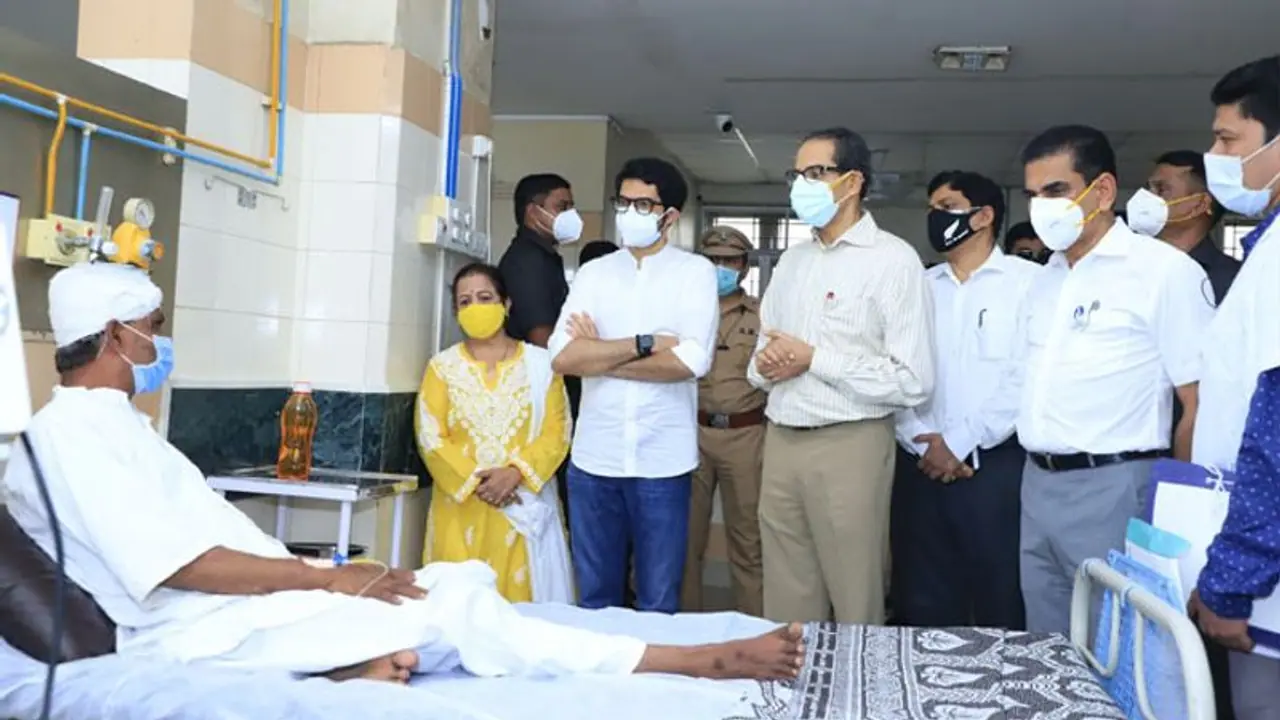 मुंबई में इमारत ढहने से मरे 11 लोगों के परिजनों को मिलेगा PM और राज्य सरकार के फंड से 7 7 लाख का मुआवजा मुंबई में इमारत ढहने से मरे 11 लोगों के परिजनों को मिलेगा PM और राज्य सरकार के फंड से 7 7 लाख का मुआवजा