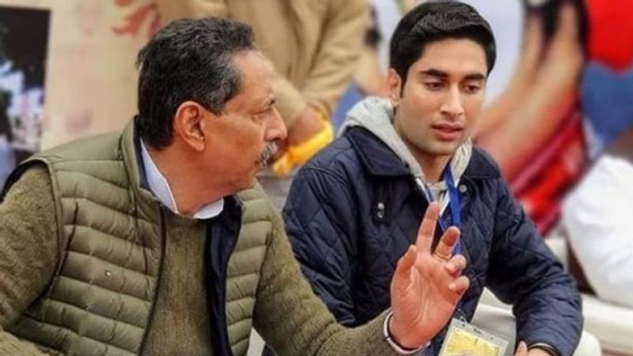 राजपरिवार की सियासत: पिता विश्वेंद्र सिंह ने गहलोत का किया सपोर्ट तो बेटे अनिरुद्ध ने लिखा 'विश्ववासघात' राजपरिवार की सियासत: पिता विश्वेंद्र सिंह ने गहलोत का किया सपोर्ट तो बेटे अनिरुद्ध ने लिखा 'विश्ववासघात'