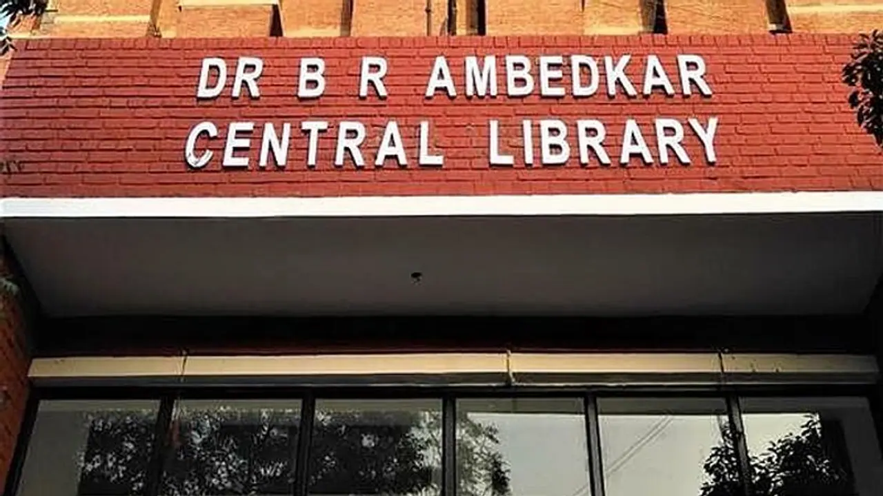 JNU students who thrashed security staff, broke into library booked by Delhi Police JNU students who thrashed security staff, broke into library booked by Delhi Police