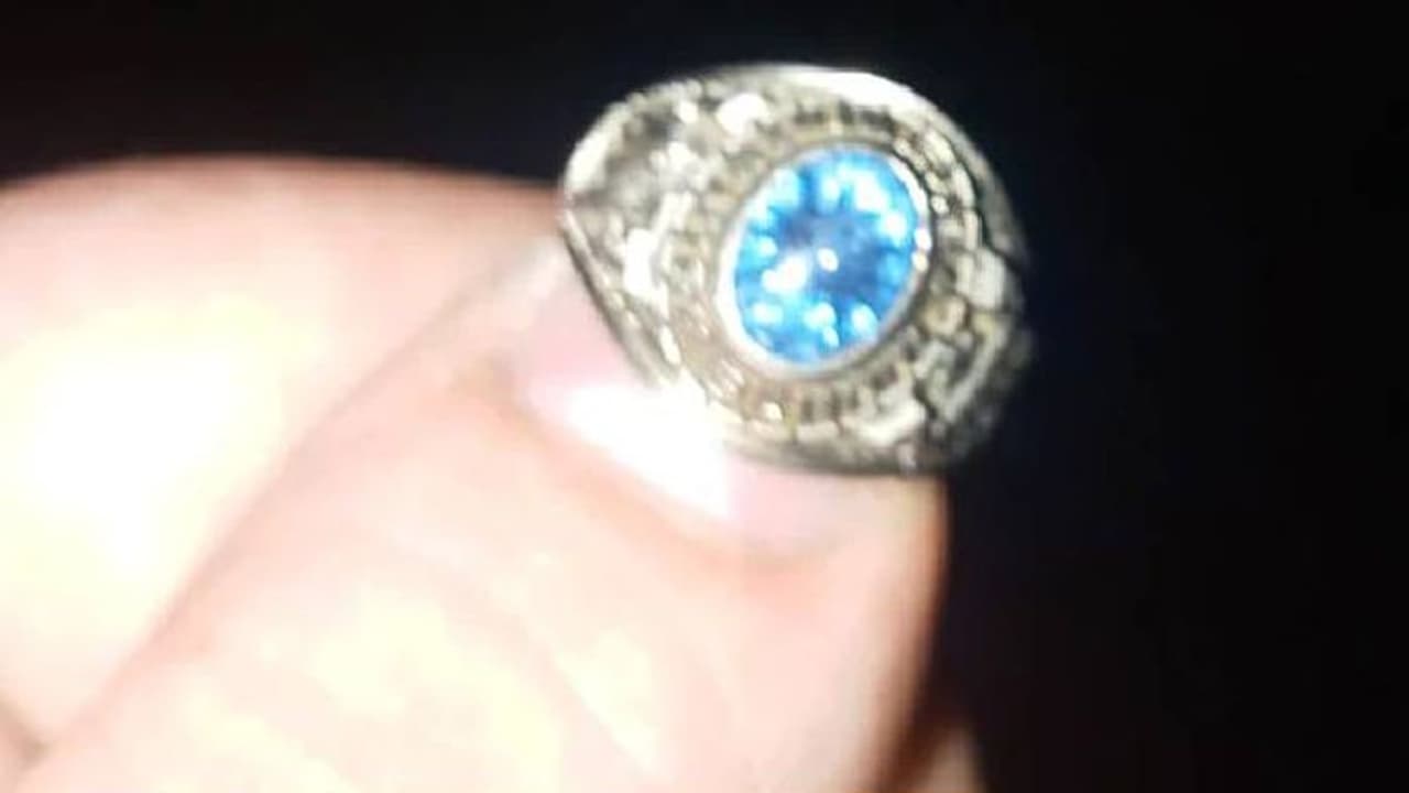 46 വർഷം മുമ്പ് നഷ്ടമായ മോതിരം ഒടുവിൽ തിരികെക്കിട്ടി; സംഭവം ഇങ്ങനെ... 46 വർഷം മുമ്പ് നഷ്ടമായ മോതിരം ഒടുവിൽ തിരികെക്കിട്ടി; സംഭവം ഇങ്ങനെ...