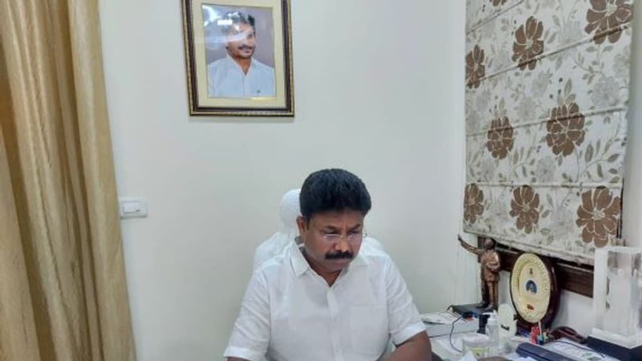 టైం టేబుల్ తో సిద్దంగా వుండండి...: పది, ఇంటర్ పరీక్షలపై అధికారులకు మంత్రి సురేష్ ఆదేశాలు