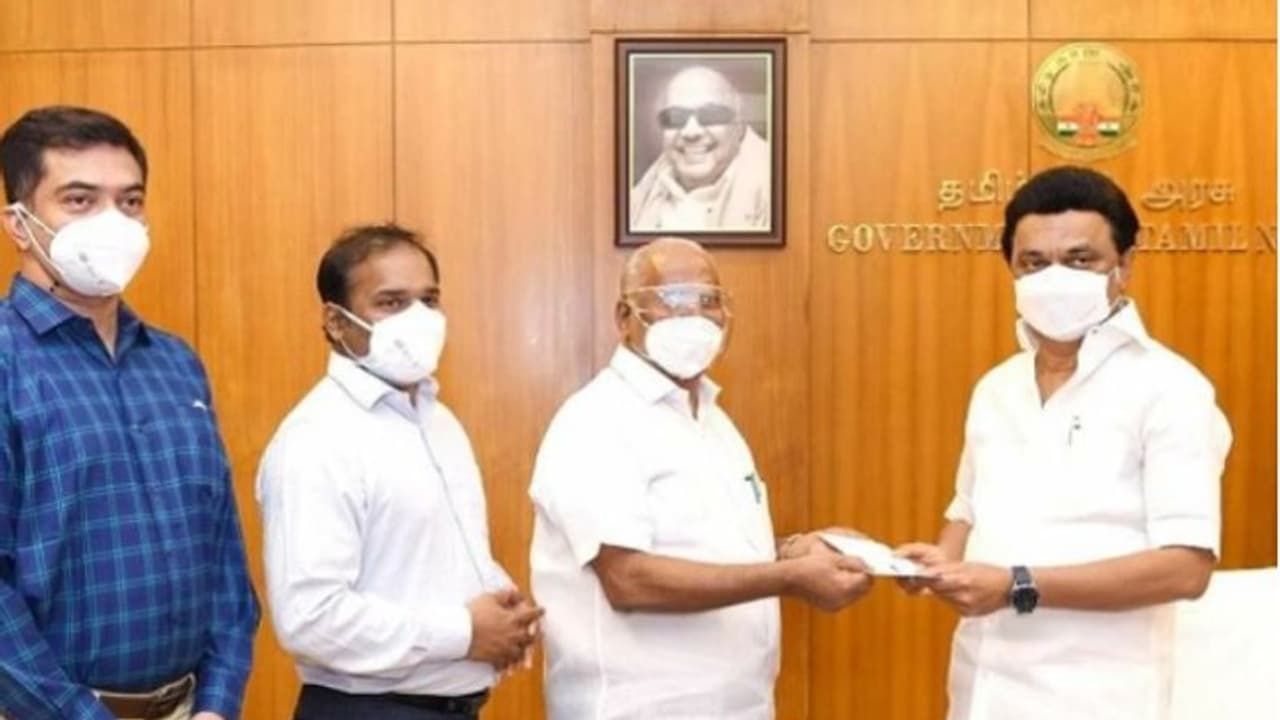 'അയല്‍ക്കാര്‍ക്ക് ഒരു സഹായഹസ്‍തം'; തമിഴ്‌നാടിന് ഒരുകോടി സംഭാവന ചെയ്‍തതായി ഗോകുലം മൂവീസ്