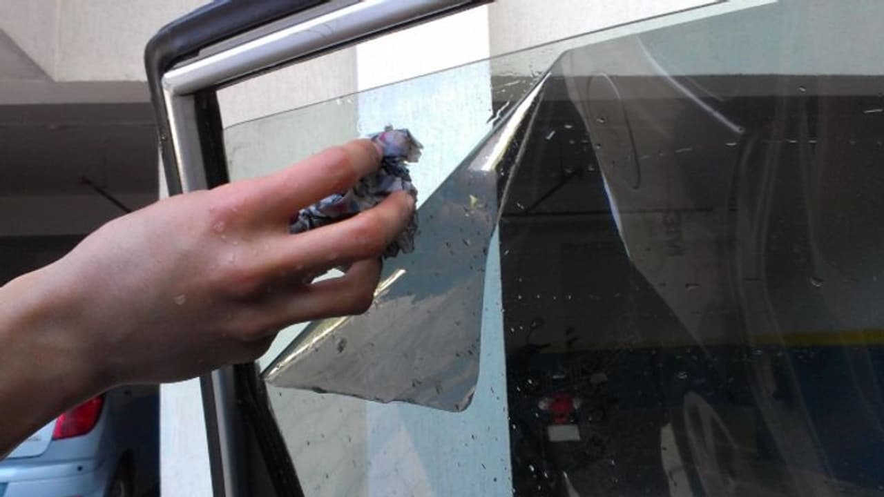 കാറിന്റെ ​ഗ്ലാസിൽ സണ്‍ ഫിലിം ഒട്ടിക്കാമോ? നിയമഭേദ​ഗതി പറയുന്നത് ഇങ്ങനെയാണ്...