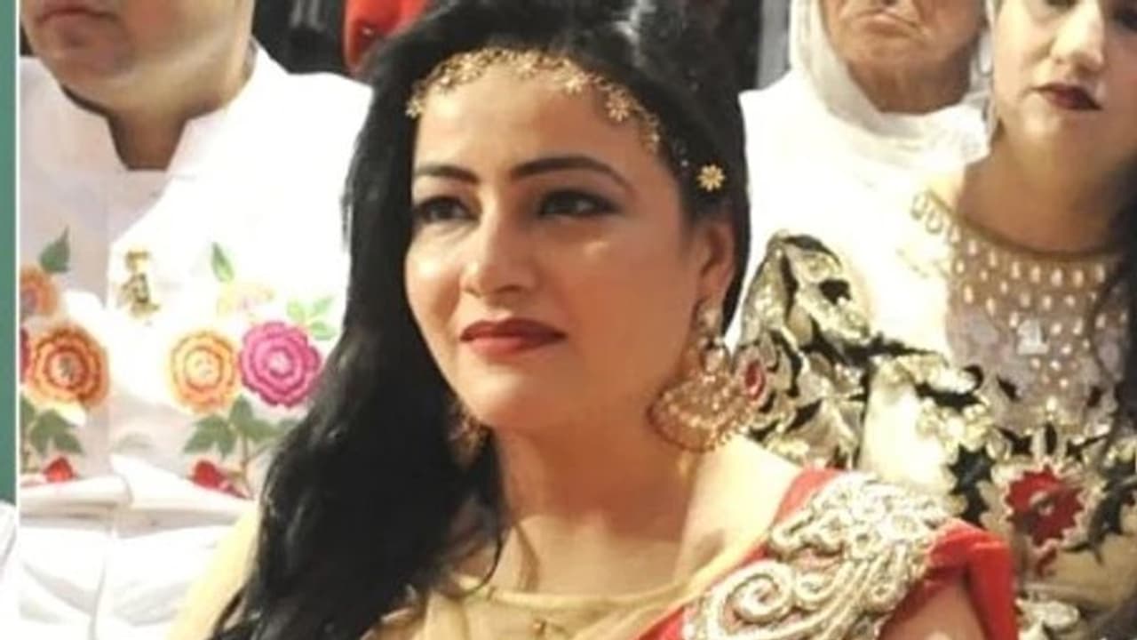 हनीप्रीत के पूर्व पति और ससुर ने लगाए गंभीर आरोप, जानिए क्या है पूरा मामला हनीप्रीत के पूर्व पति और ससुर ने लगाए गंभीर आरोप, जानिए क्या है पूरा मामला