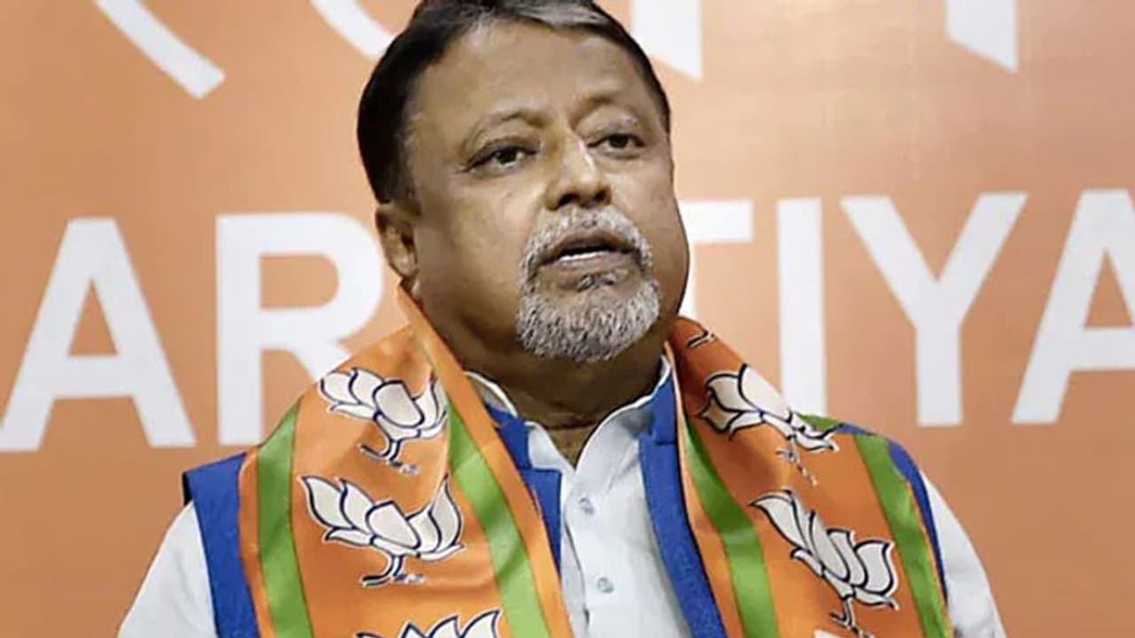 ಬಂಗಾಳ ಬಿಜೆಪಿಯಲ್ಲಿ ತಳಮಳ; TMC ಭವನದಲ್ಲಿ ಮುಕುಲ್ ರಾಯ್ ಮಮತಾ ಭೇಟಿ!