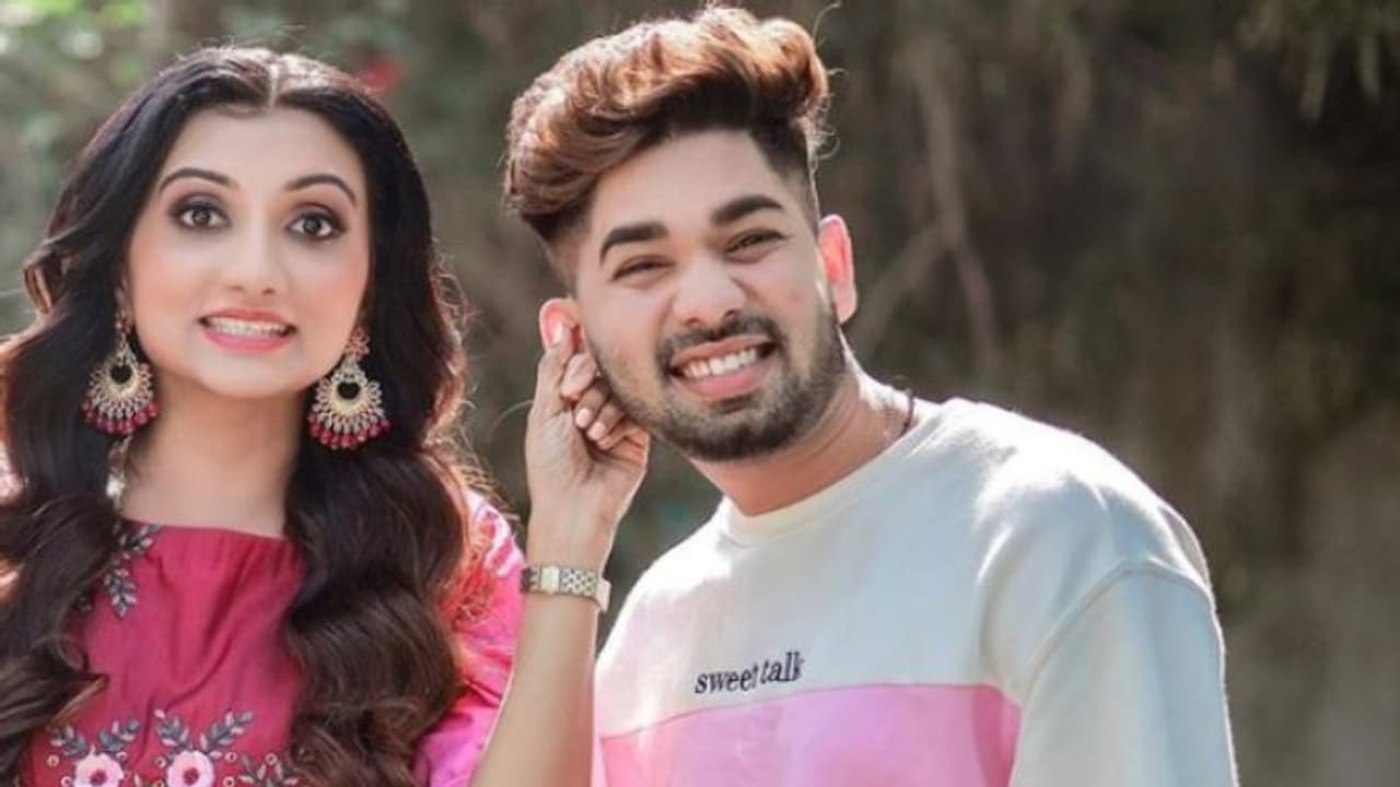 'മേക്കപ്പ് അല്‍പം കൂടി പോയോ ചേട്ടാ', മേയ്‍ക്കപ്പ്മാന് ആശംസയുമായി മഞ്‍ജരി