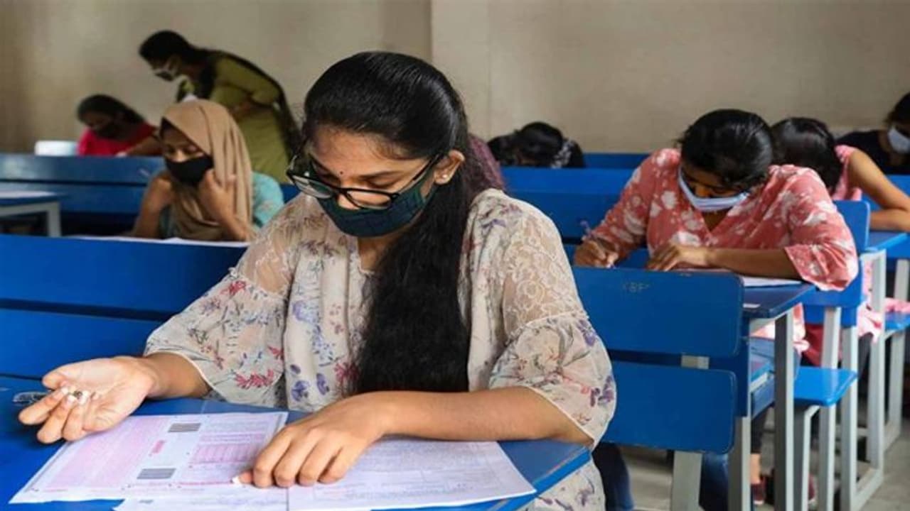 HBSE 10th Result 2021: हरियाणा बोर्ड ने जारी किया दसवीं का रिजल्ट, ऐसे करें चेक HBSE 10th Result 2021: हरियाणा बोर्ड ने जारी किया दसवीं का रिजल्ट, ऐसे करें चेक