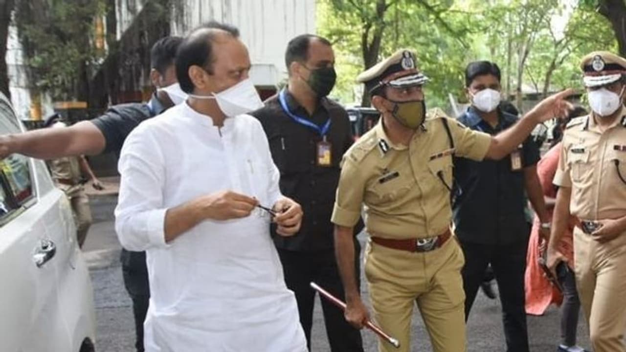 शरद पवार से मिले प्रशांत किशोर, 4 घंटे चली बातचीत शरद पवार से मिले प्रशांत किशोर, 4 घंटे चली बातचीत