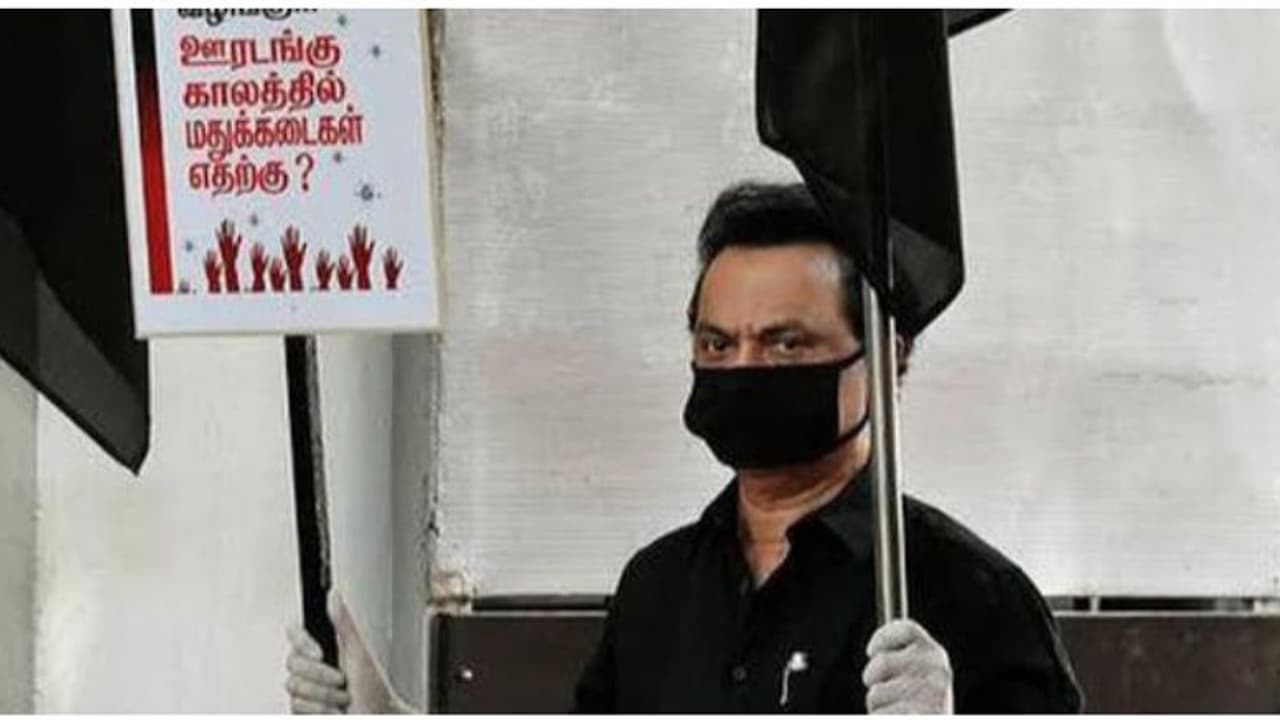 வீடுகளில் கருப்புக் கொடி ஏற்றுங்கள்.. மத்திய அரசுக்கு எதிராக போராட்டத்தை அறிவித்த ஆளுங்கட்சி..! வீடுகளில் கருப்புக் கொடி ஏற்றுங்கள்.. மத்திய அரசுக்கு எதிராக போராட்டத்தை அறிவித்த ஆளுங்கட்சி..!