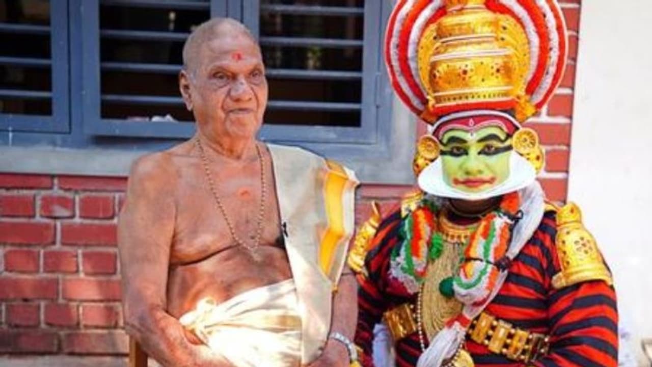 'മിഴാവ്' കൊട്ടിക്കയറിയ പത്മശ്രീ പി കെ നാരായണൻ നമ്പ്യാര്, ഹ്രസ്വചിത്രം റിലീസിന് 'മിഴാവ്' കൊട്ടിക്കയറിയ പത്മശ്രീ പി കെ നാരായണൻ നമ്പ്യാര്, ഹ്രസ്വചിത്രം റിലീസിന്