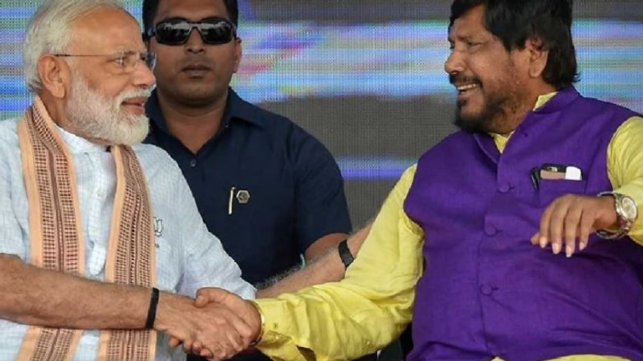 ಸೋನಿಯಾ ಪ್ರಧಾನಿಯಾಗಬಹುದಿತ್ತು: ಕೇಂದ್ರ ಸಚಿವರ ಕಾಂಗ್ರೆಸ್ ಪ್ರೀತಿ! ಸೋನಿಯಾ ಪ್ರಧಾನಿಯಾಗಬಹುದಿತ್ತು: ಕೇಂದ್ರ ಸಚಿವರ ಕಾಂಗ್ರೆಸ್ ಪ್ರೀತಿ!