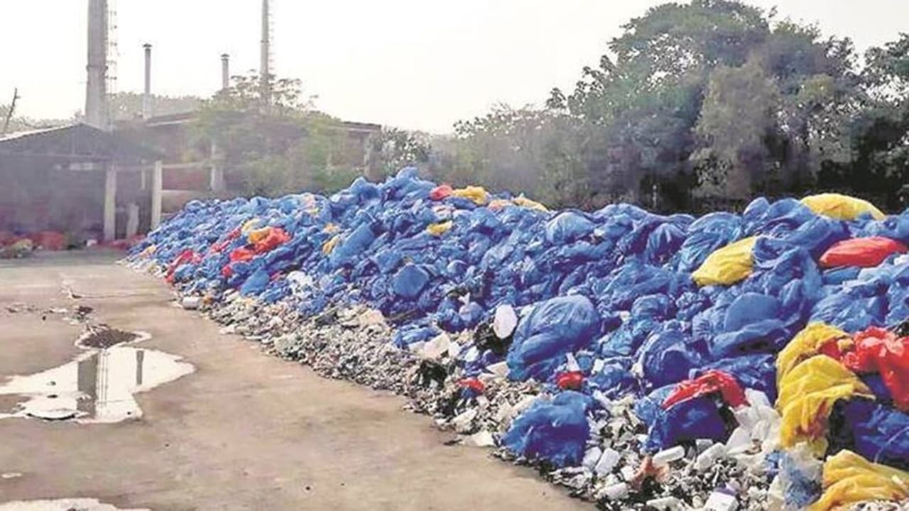 कोविड बायोमेडिकल कचरे में अप्रैल मई में 46% की वृद्धि, CSE ने जारी किए चौंकाने वाले आंकड़े कोविड बायोमेडिकल कचरे में अप्रैल मई में 46% की वृद्धि, CSE ने जारी किए चौंकाने वाले आंकड़े