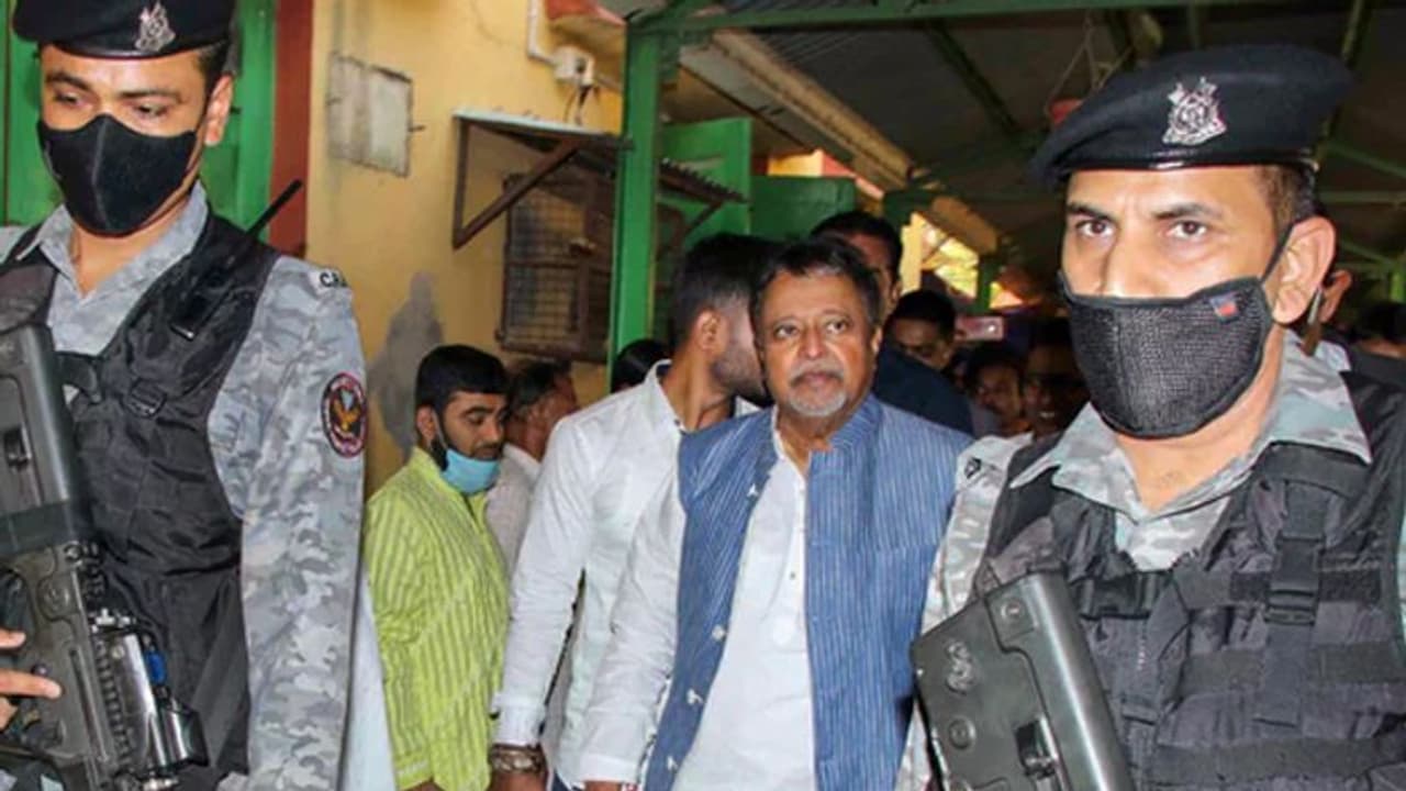 తిరిగి సొంత గూటికి.. నా ‘‘జడ్’’ కేటగిరీ సెక్యూరిటీని వెనక్కి తీసుకోండి: కేంద్రానికి ముకుల్ రాయ్ లేఖ తిరిగి సొంత గూటికి.. నా ‘‘జడ్’’ కేటగిరీ సెక్యూరిటీని వెనక్కి తీసుకోండి: కేంద్రానికి ముకుల్ రాయ్ లేఖ