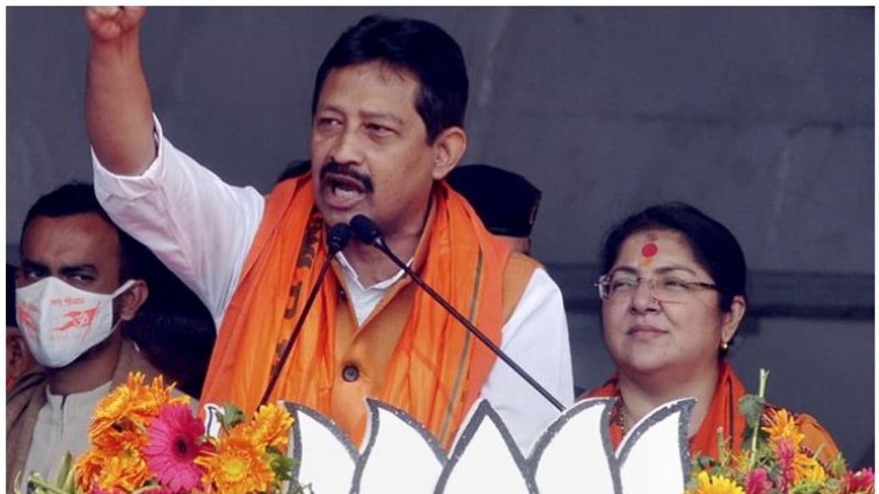 റജീബ് ബാനർജിയും ബിജെപി വിടുന്നു? തൃണമൂലിലേക്ക് കൂടുതൽ പേർ തിരിച്ചെത്തുമെന്ന മമതയുടെ പ്രഖ്യാപനം ശരിയോ? റജീബ് ബാനർജിയും ബിജെപി വിടുന്നു? തൃണമൂലിലേക്ക് കൂടുതൽ പേർ തിരിച്ചെത്തുമെന്ന മമതയുടെ പ്രഖ്യാപനം ശരിയോ?