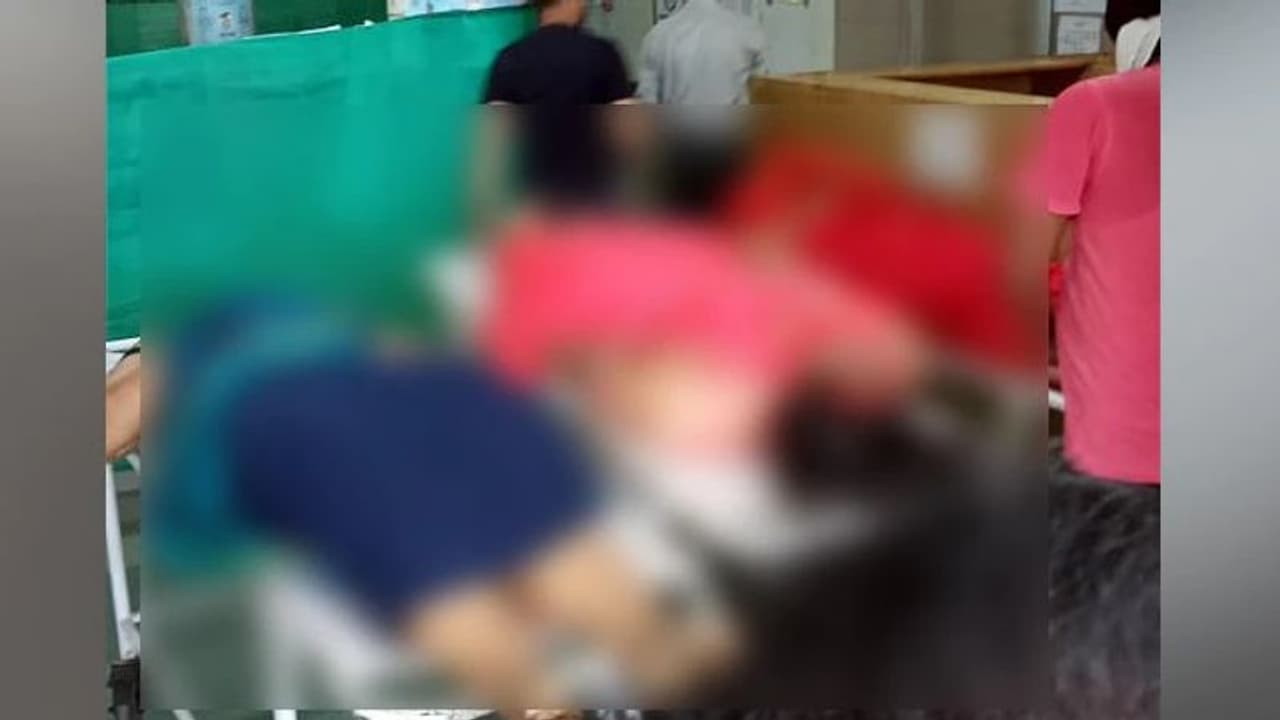 హైదరాబాద్ శివారులో ఘోర రోడ్డు ప్రమాదం... ముగ్గురు మృతి హైదరాబాద్ శివారులో ఘోర రోడ్డు ప్రమాదం... ముగ్గురు మృతి